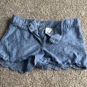 LOFT scalloped hem shorts